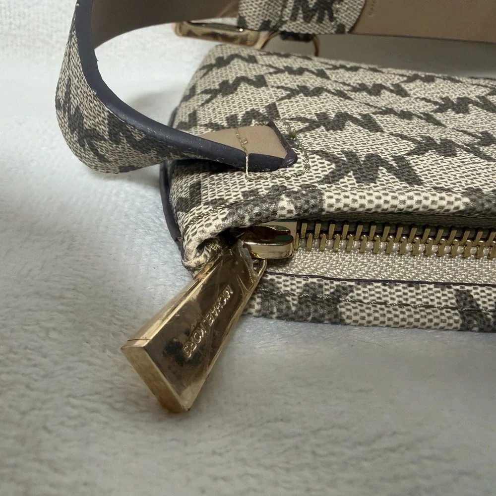 Michael Kors Women's Cream and Tan
Belt Bag - Picture 9 of 14